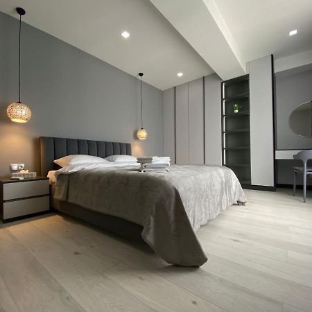 Minimalist Style Apartment With Best Location Chisinau Exterior photo